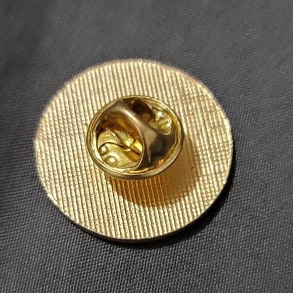 Vtg 1989 Oshkosh Wisconsin EAA Aircraft Airshow Enamel Lapel Pin - Picture 2 of 2